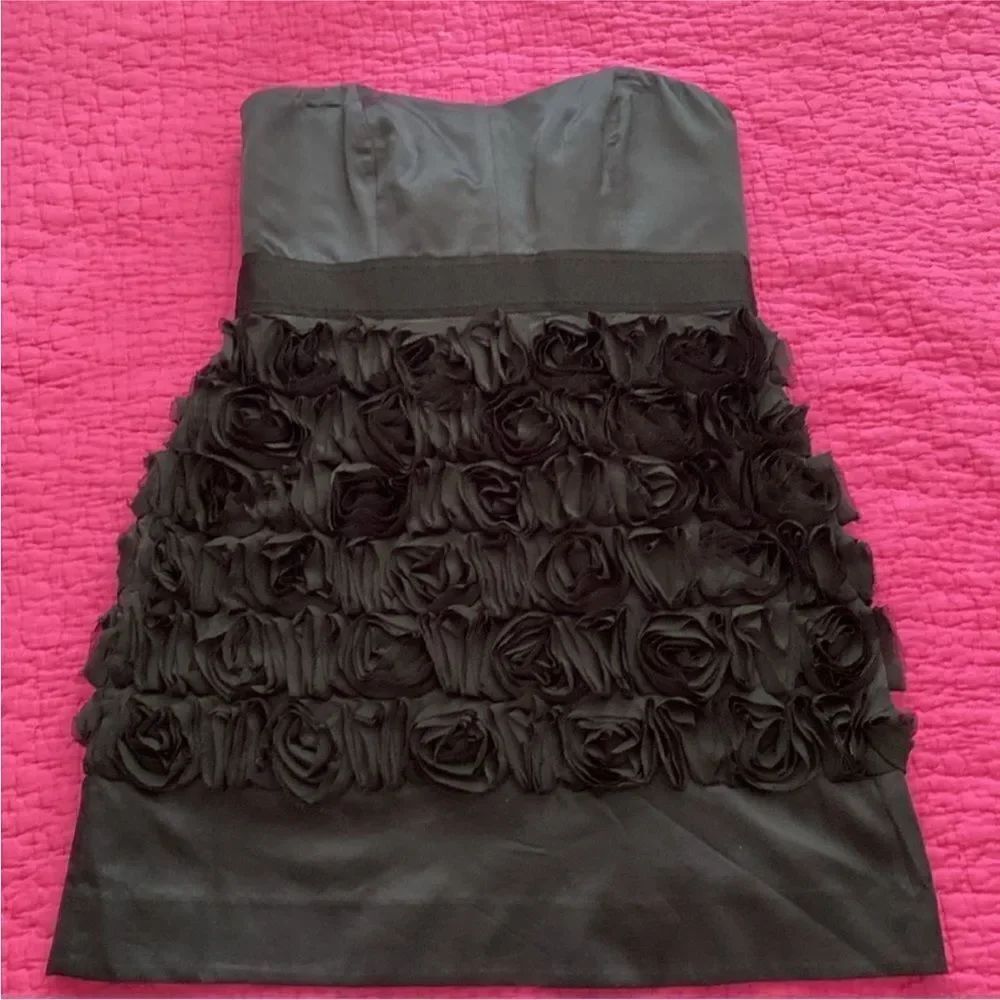 PhoebeElegant Black Strapless Dress with Floral Details, US12